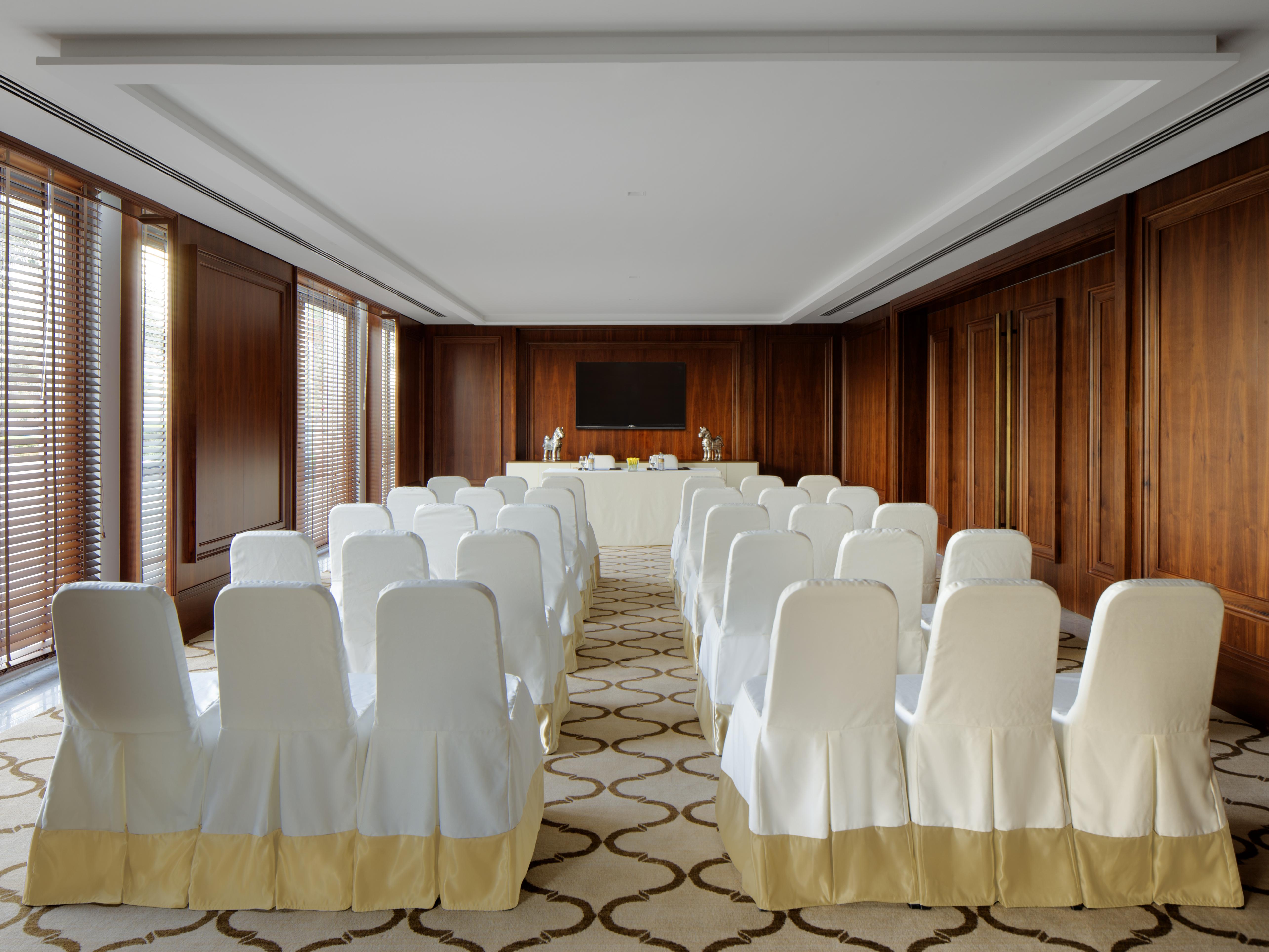 فندق تاج دبي المظهر الخارجي الصورة Meeting room at the Taj Mahal Palace, Mumbai